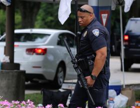 HOMEM QUE MATOU TRÊS POLÍCIAS EM BATON ROUGE É EX-‘MARINE’ NORTE-AMERICANO
