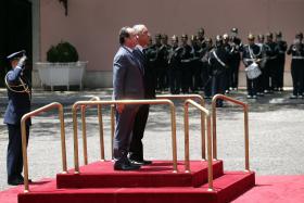HOLLANDE RECEBIDO POR MARCELO EM BELÉM PELAS 13:30 COM HONRAS MILITARES