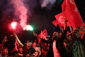 GOVERNO TURCO SUSPENDE CONVENÇÃO DOS DIREITOS HUMANOS DURANTE ESTADO DE EMERGÊNCIA