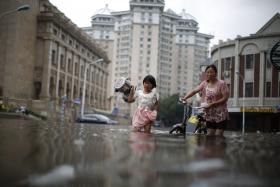 DEZANOVE MORTOS E 72 DESAPARECIDOS DEVIDO A TEMPORAIS NO NORTE DA CHINA