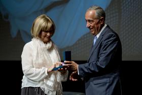 PRESIDENTE DA REPÚBLICA ENTREGOU MEDALHA DE HONRA DE LOULÉ A LÍDIA JORGE