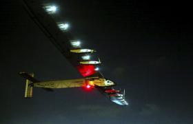 AVIÃO SOLAR COMPLETA VOLTA AO MUNDO SEM USAR COMBUSTÍVEL