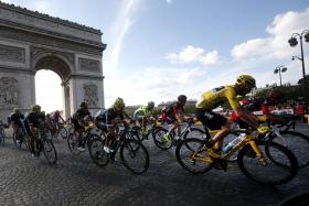 TOUR: CHRIS FROOME VENCE PROVA PELA TERCEIRA VEZ, GREIPEL TRIUNFA NOS CAMPOS ELÍSIOS