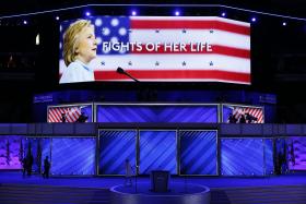 HILLARY CLINTON NOMEADA CANDIDATA DO PARTIDO DEMOCRÁTICO ÀS PRESIDENCIAIS DOS EUA