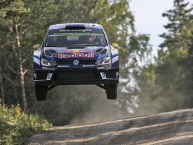 ODD TANAK E ANDREAS MIKKELSEN DIVIDEM LIDERANÇA NO RALI DA FINLÂNDIA