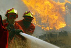 INCÊNDIO EM MAÇÃO, SANTARÉM, MOBILIZA 136 COMBATENTES E 42 VEÍCULOS – CDOS