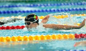 TAMILA HOLUB CAMPEÃ EUROPEIA JÚNIOR DOS 1.500 LIVRES