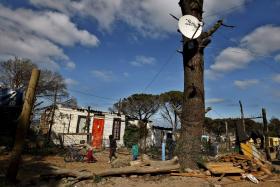 SÍRIA: GRUPO ESTADO ISLÂMICO CAPTURA 12 PESSOAS APÓS ENCONTRAR PARABÓLICAS PROIBIDAS