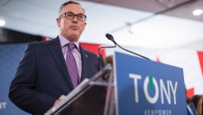 TONY CLEMENT CANDIDATO À LIDERANÇA DO PARTIDO CONSERVADOR