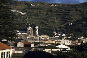 PASSAGEIROS DA SATA ALOJADOS EM CASAS PARTICULARES POR HOTÉIS ESTAREM CHEIOS NO FAIAL, AÇORES