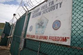 ESTADOS UNIDOS TRANSFEREM 15 PRESOS DE GUANTANAMO PARA OS EMIRADOS ÁRABES UNIDOS
