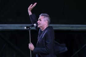 GNR EDITAM EM SETEMBRO BIOGRAFIA DOS 35 ANOS DE CARREIRA