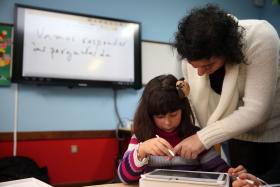 SINDICATOS RECLAMAM 6.000 TRABALHADORES PARA AS ESCOLAS