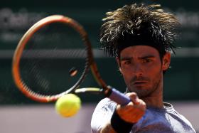 RAQUETA QUE ‘LANÇOU’ GASTÃO ELIAS NO ‘TOP100’ EM LEILÃO SOLIDÁRIO