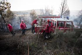 INCÊNDIOS: MAIS DE 200 BOMBEIROS COMBATEM DOIS FOGOS EM PINHEL E EM MOURA