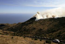 FOGO NA CALHETA EM RESCALDO E VIGILÂNCIA – PROTEÇÃO CIVIL DA MADEIRA