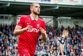 SPORTING ANUNCIA CONTRATAÇÃO DE LUC CASTAIGNOS POR TRÊS ANOS