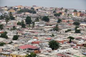 MILHARES DE CASAS DEMOLIDAS POR MILITARES NOS ARREDORES DE LUANDA