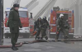 INCÊNDIO NUM ARMAZÉM NA RÚSSIA FAZ 16 MORTOS