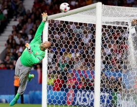 GUARDA-REDES HÚNGARO GÁBOR KIRÁLY ANUNCIA ABANDONO DA SELEÇÃO DE FUTEBOL