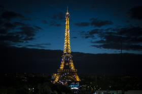 TORRE EIFFEL EVACUADA DEVIDO A “MAL-ENTENDIDO” DURANTE SIMULAÇÃO DE ACIDENTE