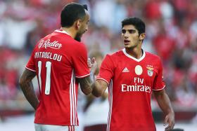 ANDRÉ ALMEIDA, RUI FONTE E MITROGLOU SAÍRAM LESIONADOS DO PARTICULAR DO BENFICA COM LYON