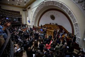 SUPREMO TRIBUNAL DA VENEZUELA DIZ QUE PARLAMENTO DESRESPEITOU DECISÃO JUDICIAL