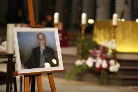 FUNERAL DE PADRE FRANCÊS ASSASSINADO ACOMPANHADO POR MILHARES E SOB FORTE DISPOSITIVO POLICIAL
