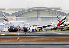 AEROPORTO DO DUBAI ENCERRADO DEPOIS DE ACIDENTE COM AVIÃO DA EMIRATES