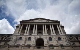 BANCO DE INGLATERRA BAIXA TAXA DIRETORA PARA O MÍNIMO DE SEMPRE DE 0,25%