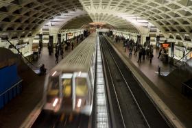POLÍCIA DO METRO DE WASHINGTON DETIDO POR TENTAR AJUDAR O GRUPO EI