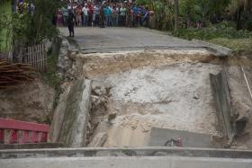 TEMPESTADE ‘EARL’ CAUSA DESLIZAMENTOS DE TERRA E SETE MORTOS