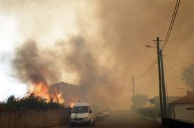 QUASE SETE MIL HOMENS COMBATERAM HOJE MAIS DE DOIS MIL FOGOS