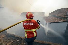 INCÊNDIO EM MÊDA, GONDOMAR, COMBATIDO POR 102 HOMENS E DOIS AVIÕES