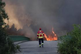 INCÊNDIOS: MAIS DE 1.000 BOMBEIROS COMBATEM OITO MAIORES FOGOS EM VÁRIAS ZONAS DO PAÍS