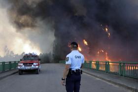 INCÊNDIOS: A29 REABERTA AO TRÂNSITO, A1 E A41 ENCERRADAS NOS DOIS SENTIDOS