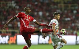LUISÃO CONTINUA NO BENFICA E QUER TERMINAR A CARREIRA NA LUZ