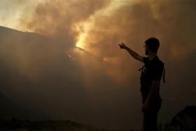 INCÊNDIOS: FOGO EM AROUCA ESTÁ “DESCONTROLADO”, VÁRIAS POVOAÇÕES EVACUADAS