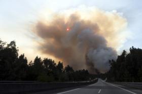 INCÊNDIOS: A25 CORTADA AO TRÂNSITO NA ZONA DE SEVER DO VOUGA