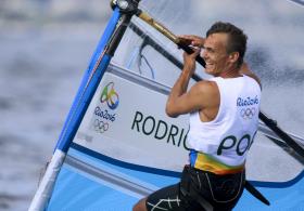 RIO2016: JOÃO RODRIGUES A UM LUGAR E DOIS PONTOS DA ‘MEDAL RACE’ EM RS:X