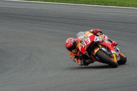 MARC MARQUEZ TRANSPORTADO PARA HOSPITAL APÓS QUEDA NOS TREINOS DO GP DA ÁUSTRIA