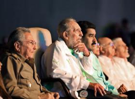 FIDEL CASTRO REAPARECE EM PÚBLICO NO DIA EM QUE FEZ 90 ANOS