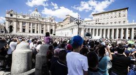 PAPA DIZ QUE IGREJA PRECISA DE “MISSIONÁRIOS APAIXONADOS” E “NÃO DE BUROCRATAS”