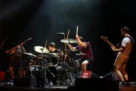 CAGE THE ELEPHANT E VACCINES ENCHEM ANFITEATRO NATURAL DE PAREDES DE COURA NA TERCEIRA NOITE