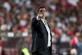 MARROQUINO TAARABAT ACUSA TREINADOR RUI VITÓIRA PELA SUA SITUAÇÃO DIFICIL NO BENFICA