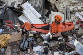 PROTEÇÃO CIVIL CONTABILIZA 159 MORTOS NO SISMO EM ITÁLIA