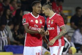BENFICA VENCE NACIONAL E ENCOSTA-SE AO BRAGA NO COMANDO DA I LIGA