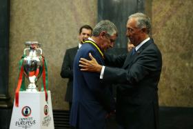 FERNANDO SANTOS IMPRESSIONADO COM O APOIO DOIS MESES APÓS O EURO2016