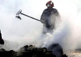 FOGO EM ÁGUEDA DESTRUIU ARMAZÉM E OBRIGOU A EVACUAR LAR DE IDOSOS