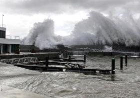 MARINA QUE CUSTOU MILHÕES E NÃO FOI USADA MANCHA IMAGEM DA PONTA DO SOL